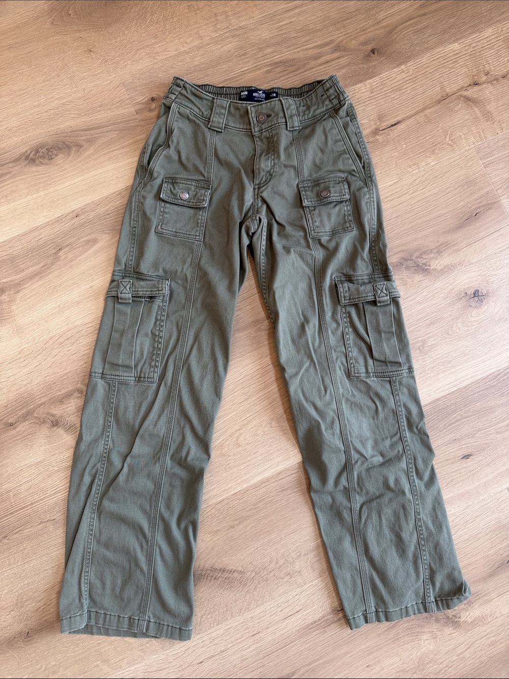 Hollister Women’s Olive Green Cargo Pants with Multiple Pockets